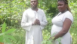THEY CAUGHT US IN THE FARM AS I TAKE MY BOYFRIEND TO FUCK ME WELL  AS WE ARE WORKING